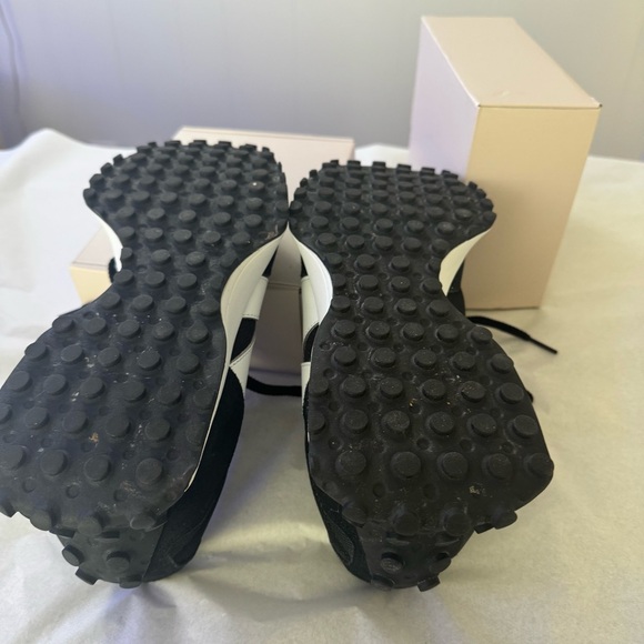 New Balance 327 Black and White Sneakers - Picture 6 of 7